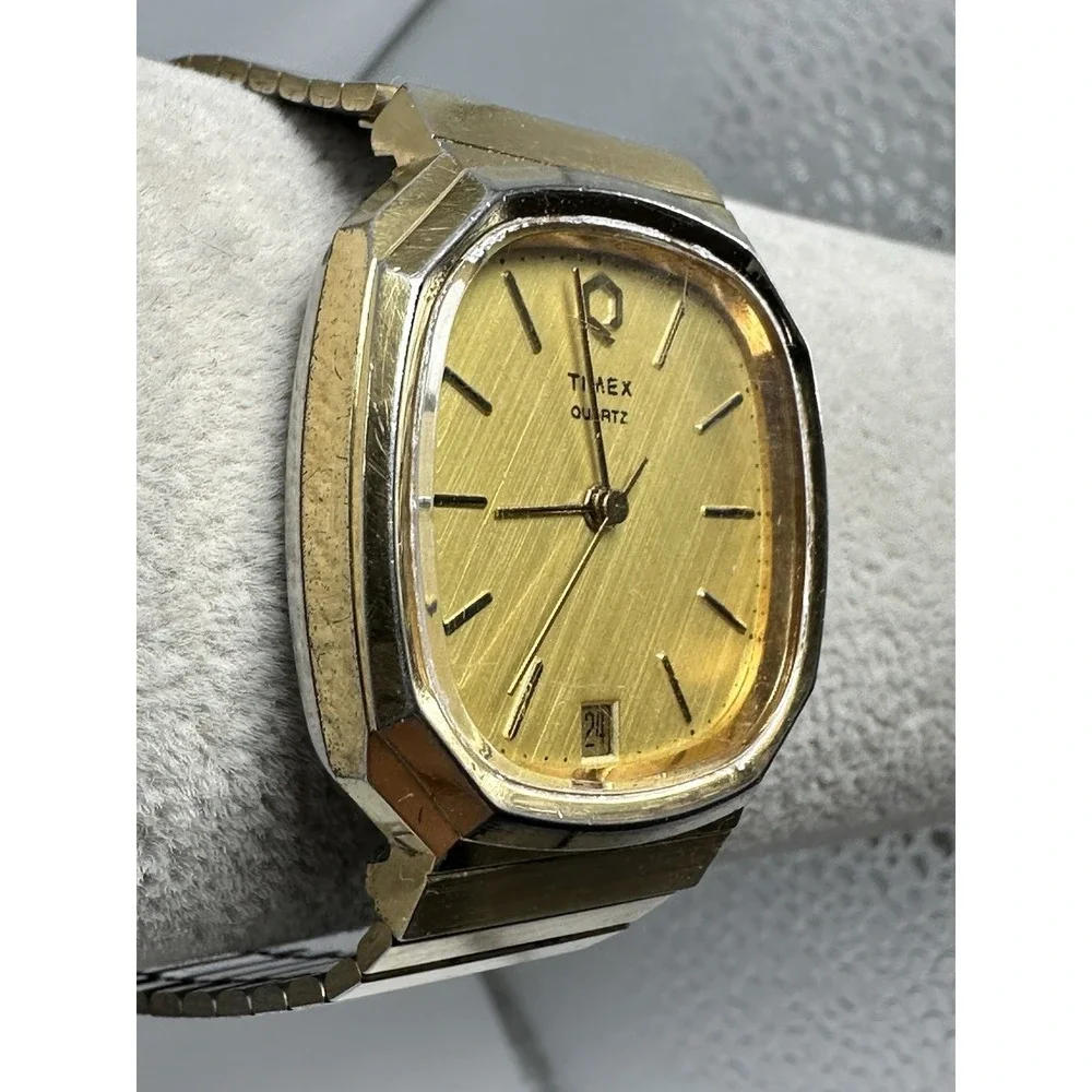 Timex Q Mens Vintage Watch New Battery M Cell 31MM 9